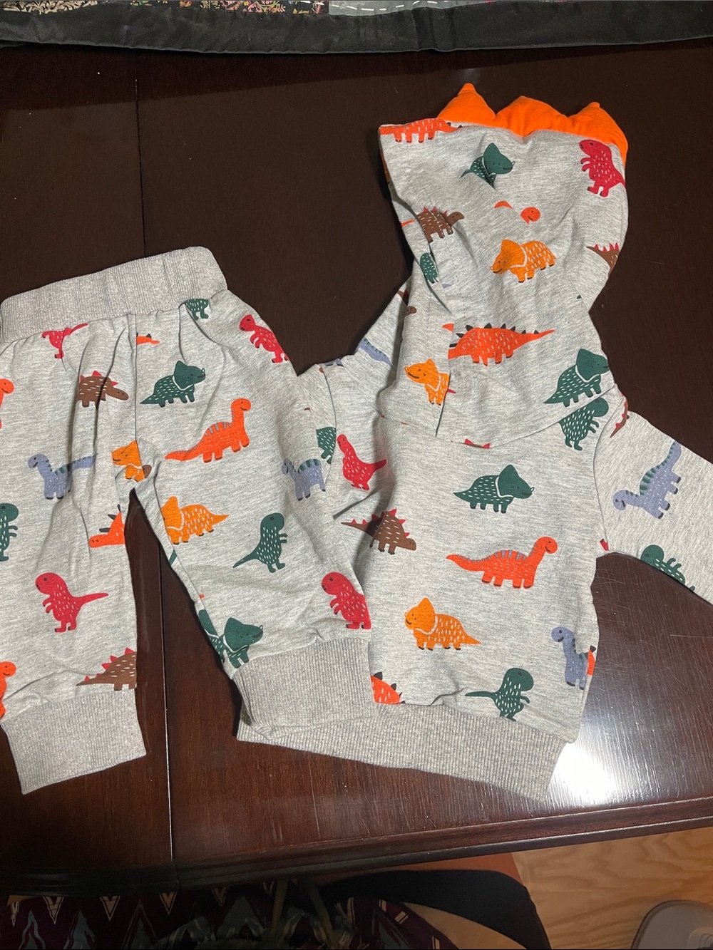 Newborn 0-3 month Grey Dinosaur Hoodie & Pants Set sweatsuit nwot